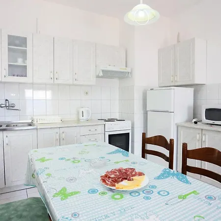 Apartment Apartments With A Parking Space Lokva Rogoznica, Omis - 10358 Lokva Rogoznica