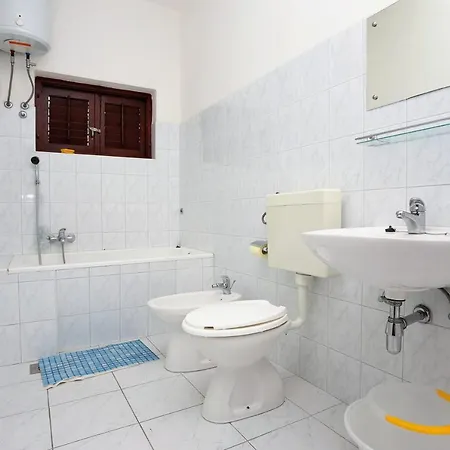 Apartment Apartments With A Parking Space Lokva Rogoznica, Omis - 10358 *