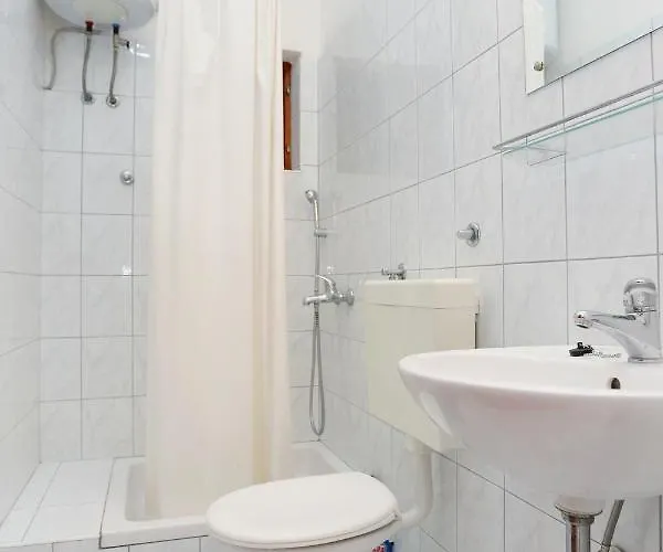 Daire With Parking Space Rogoznica, Omis - 10358 *