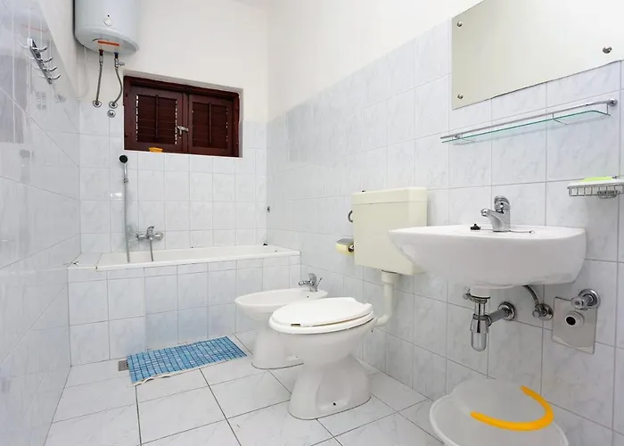 Daire With Parking Space Rogoznica, Omis - 10358 *